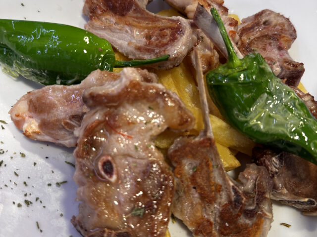 carne con pimientos padrón