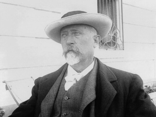 ¿Quién es César Cort Botí?