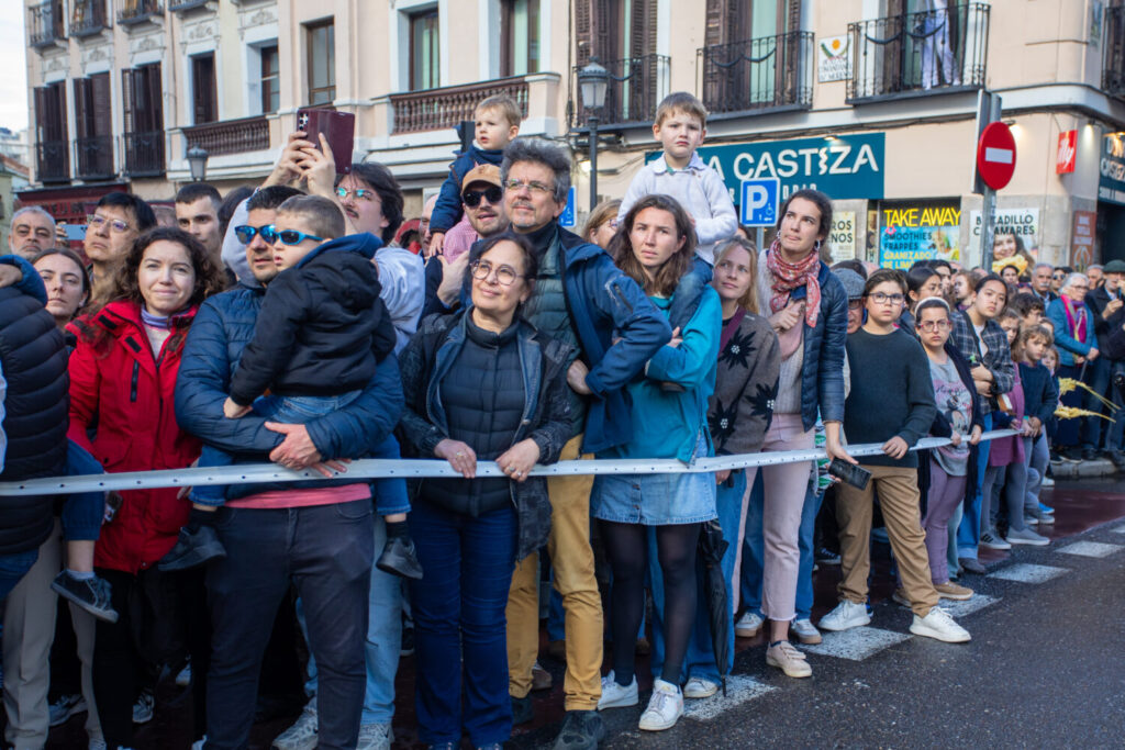 Semana Santa en Madrid 2026: procesiones, cortes y transporte alterado día a día (guía real para moverte sin perder tiempo)